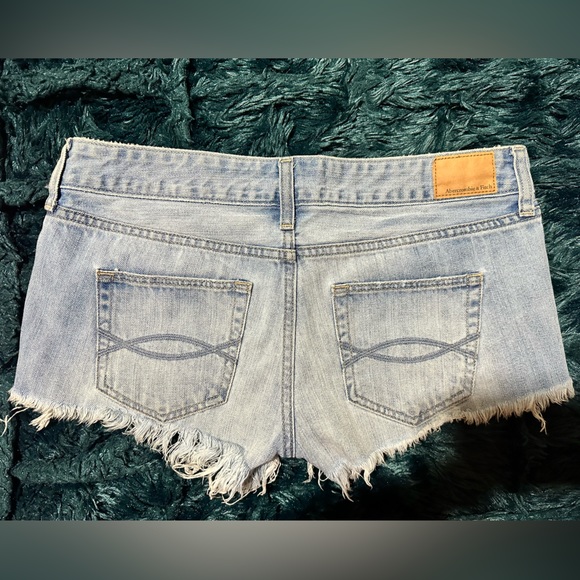 Abercrombie and Fitch Cut Off Shorts - Picture 3 of 4